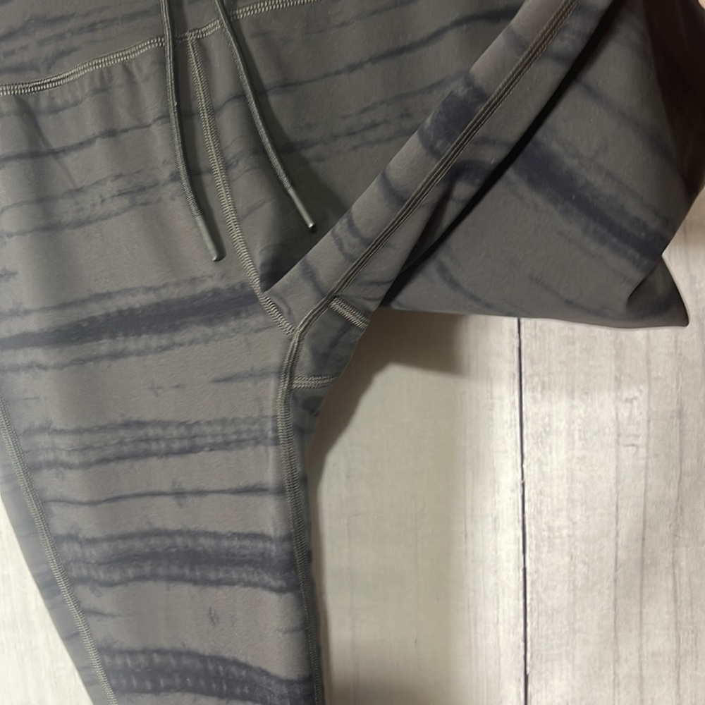 Vuori Black and Gray Striped Leggings - Picture 5 of 8